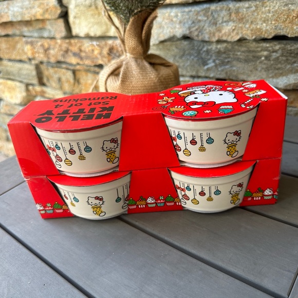 NWT Hello Kitty Holiday Christmas ornament ramekin set of 4 - Picture 3 of 3